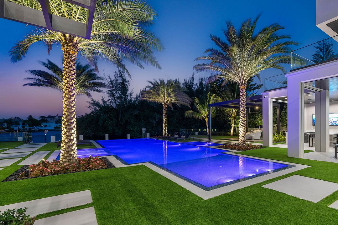 For Sale: $40,000,000 (6 beds, 7 baths, 10660 Square Feet)