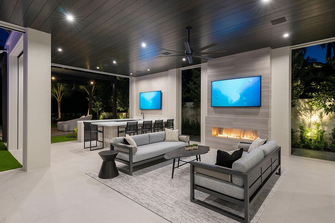 For Sale: $40,000,000 (6 beds, 7 baths, 10660 Square Feet)