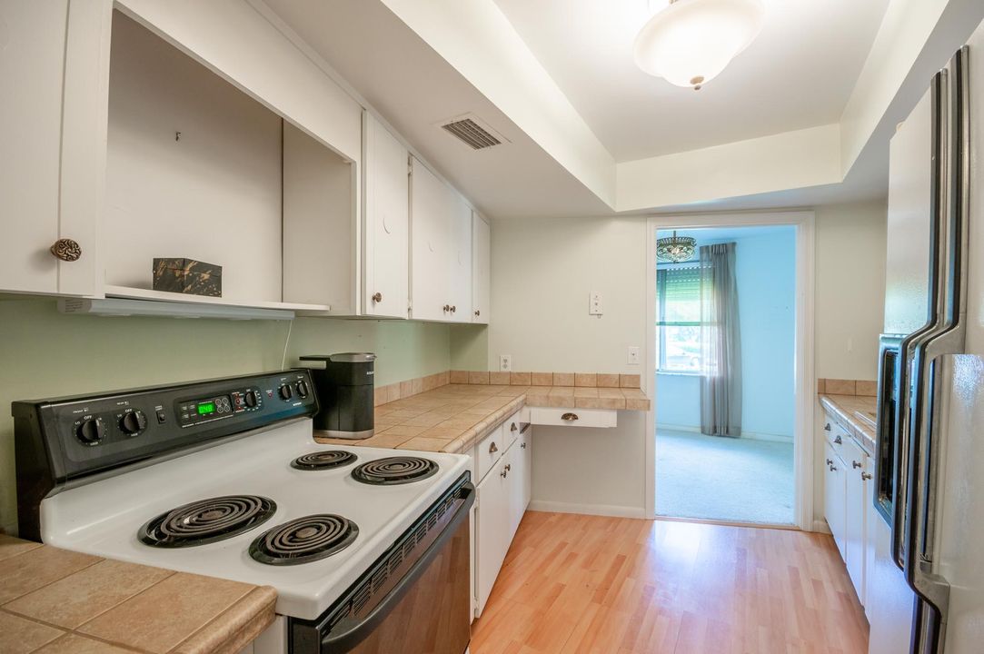 Active With Contract: $214,980 (2 beds, 2 baths, 1450 Square Feet)