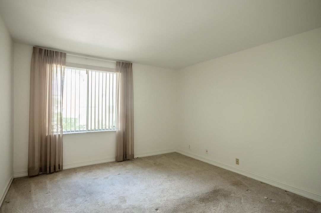 Active With Contract: $214,980 (2 beds, 2 baths, 1450 Square Feet)