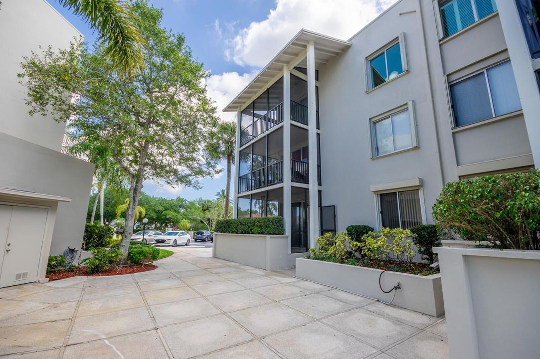 Active With Contract: $214,980 (2 beds, 2 baths, 1450 Square Feet)