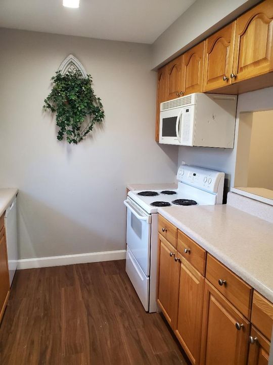 На продажу: $104,900 (1 спален, 1 ванн, 660 Квадратных фут)