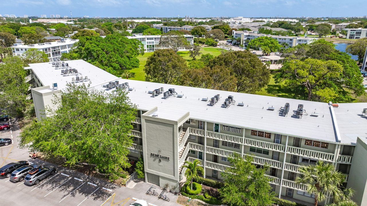 待售: $110,000 (1 贝兹, 1 浴室, 719 平方英尺)