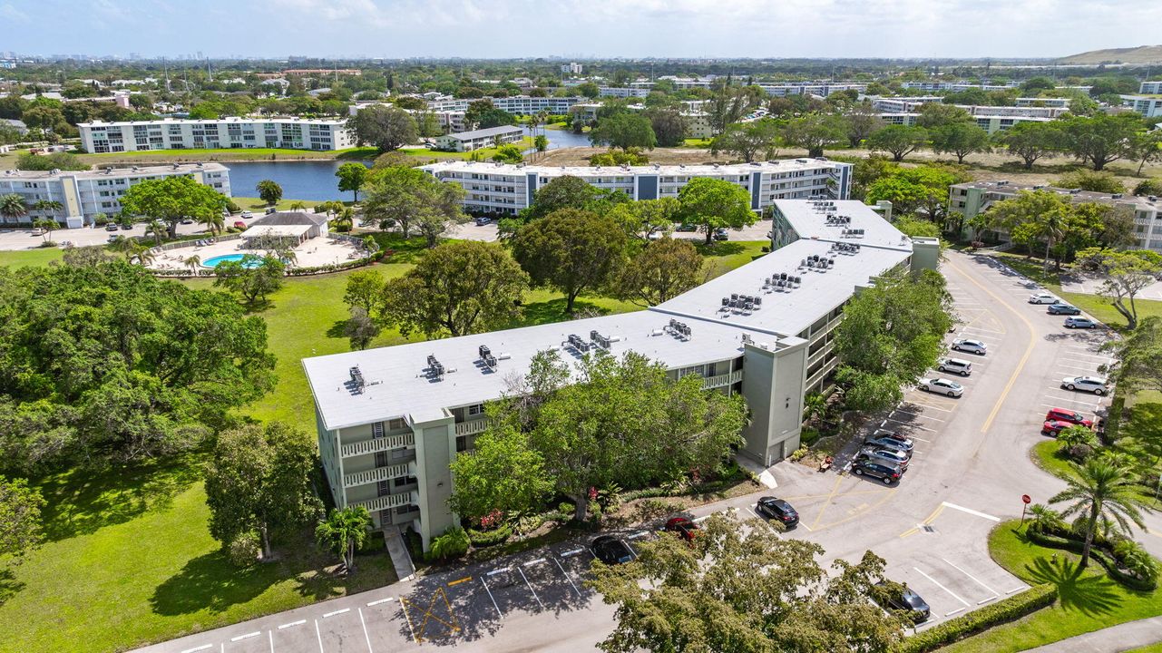 待售: $110,000 (1 贝兹, 1 浴室, 719 平方英尺)