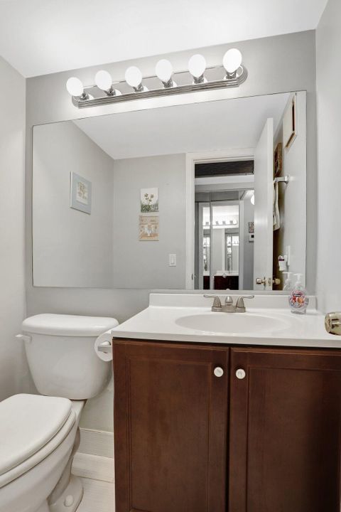 待售: $110,000 (1 贝兹, 1 浴室, 719 平方英尺)