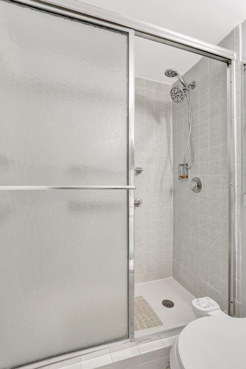 待售: $110,000 (1 贝兹, 1 浴室, 719 平方英尺)