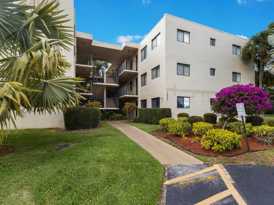 Recently Sold: $220,000 (2 beds, 2 baths, 1050 Square Feet)