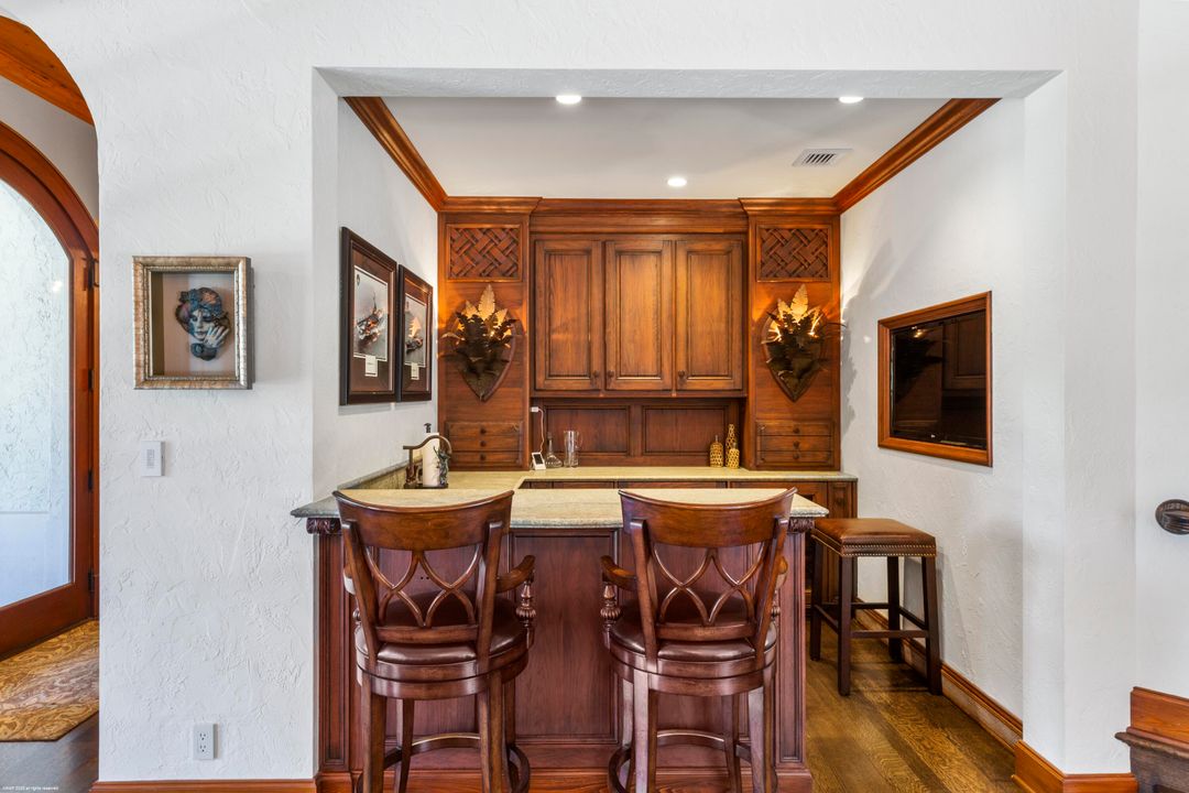 待售: $24,000,000 (7 贝兹, 7 浴室, 7653 平方英尺)