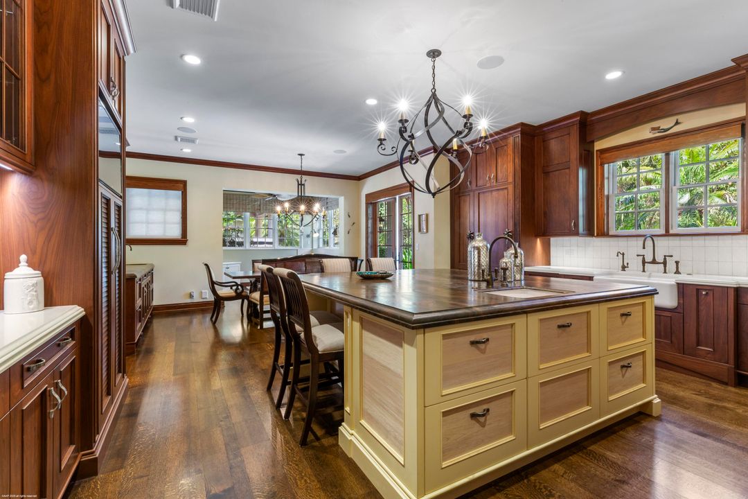 待售: $24,000,000 (7 贝兹, 7 浴室, 7653 平方英尺)