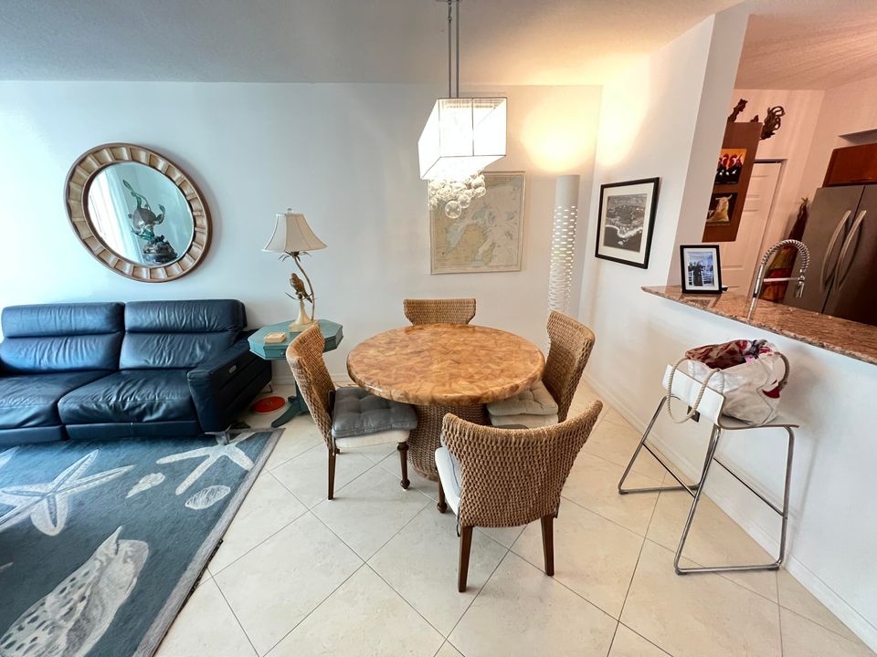 合同活跃: $5,500 (2 贝兹, 2 浴室, 1206 平方英尺)