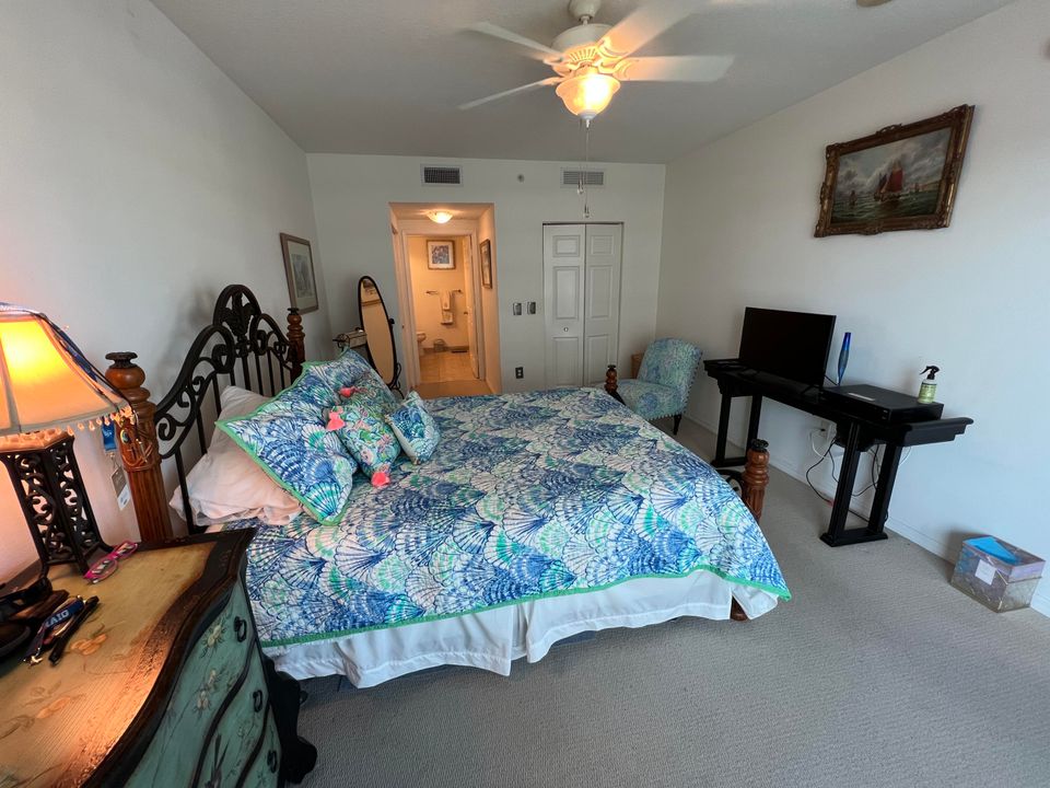 合同活跃: $5,500 (2 贝兹, 2 浴室, 1206 平方英尺)