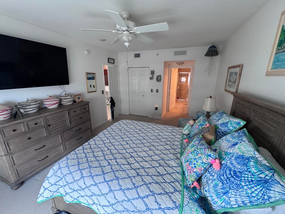 合同活跃: $5,500 (2 贝兹, 2 浴室, 1206 平方英尺)