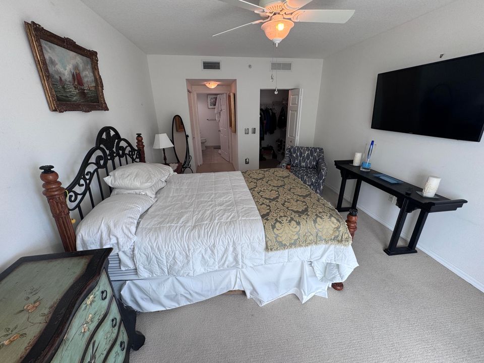 合同活跃: $5,500 (2 贝兹, 2 浴室, 1206 平方英尺)