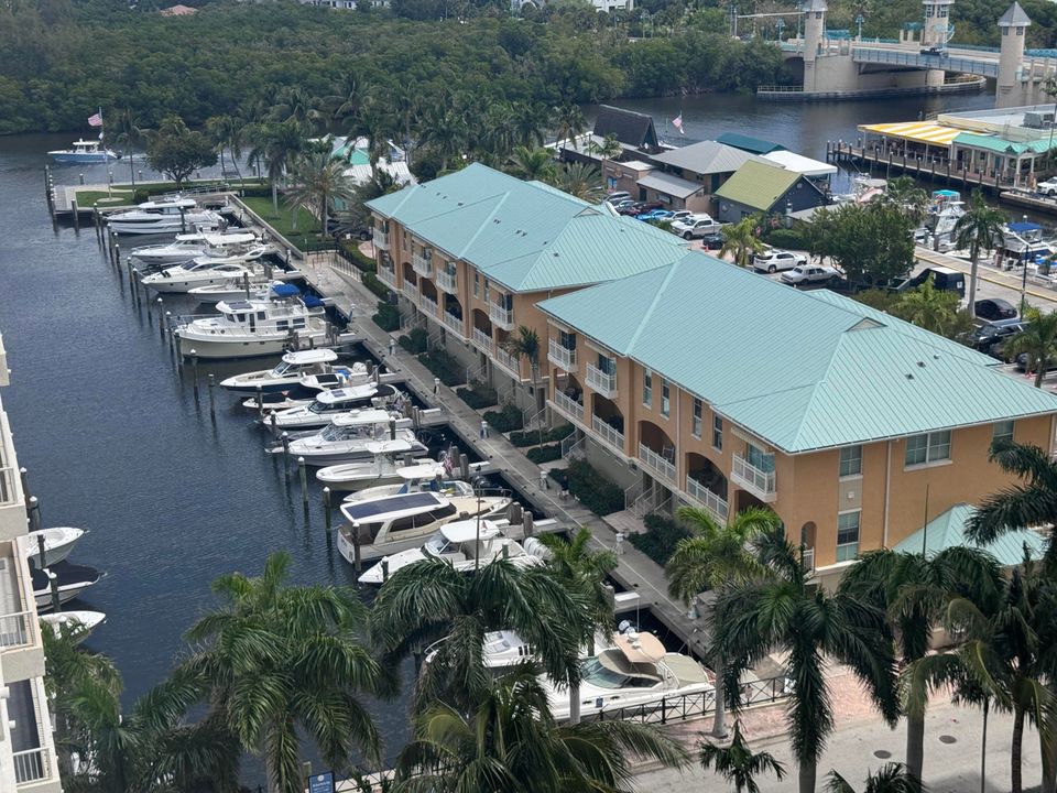 合同活跃: $5,500 (2 贝兹, 2 浴室, 1206 平方英尺)