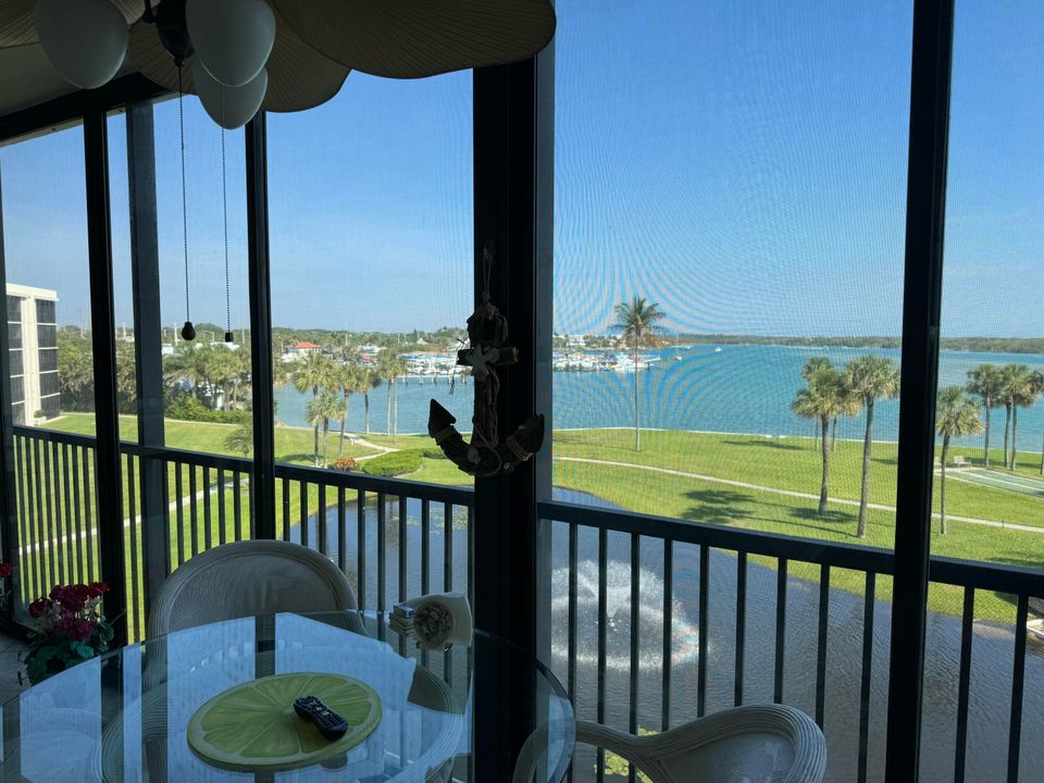 合同活跃: $5,000 (2 贝兹, 2 浴室, 1272 平方英尺)