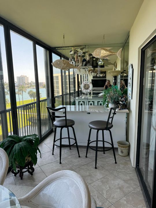 合同活跃: $5,000 (2 贝兹, 2 浴室, 1272 平方英尺)