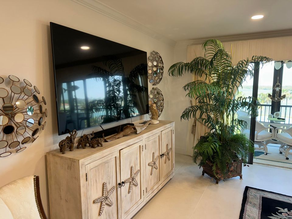 合同活跃: $5,000 (2 贝兹, 2 浴室, 1272 平方英尺)