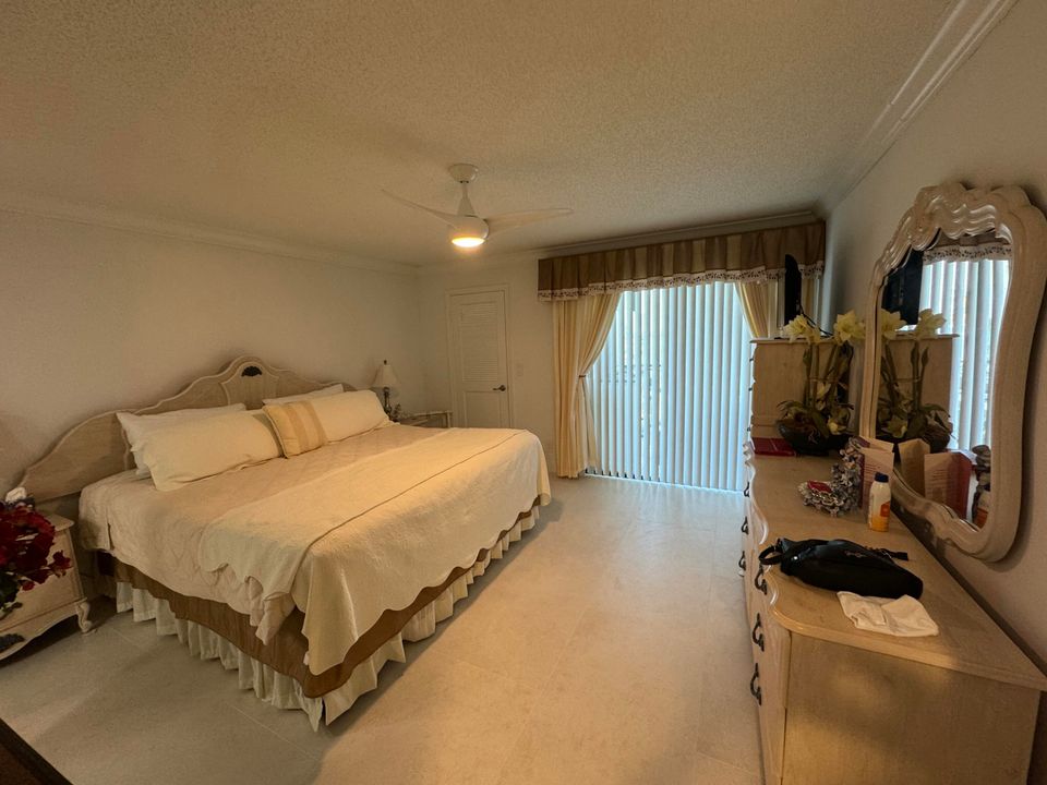 合同活跃: $5,000 (2 贝兹, 2 浴室, 1272 平方英尺)