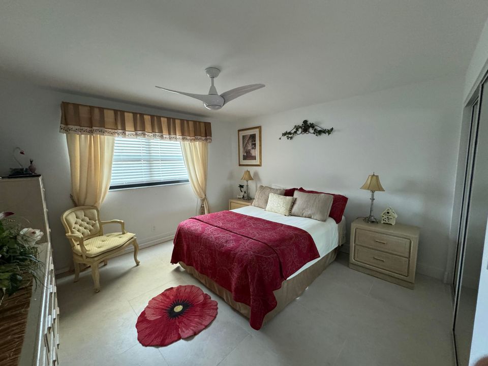 合同活跃: $5,000 (2 贝兹, 2 浴室, 1272 平方英尺)