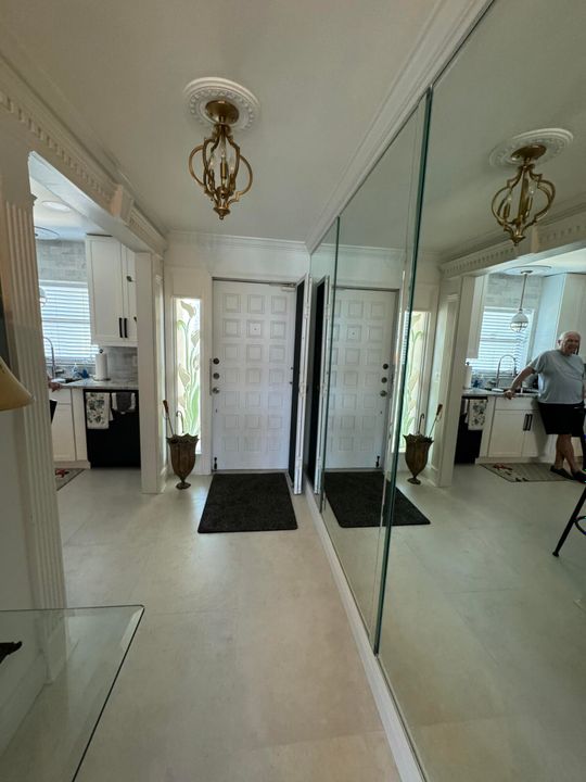 合同活跃: $5,000 (2 贝兹, 2 浴室, 1272 平方英尺)