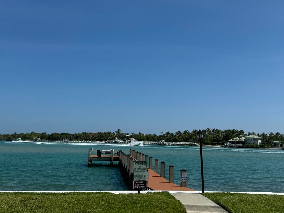 合同活跃: $5,000 (2 贝兹, 2 浴室, 1272 平方英尺)