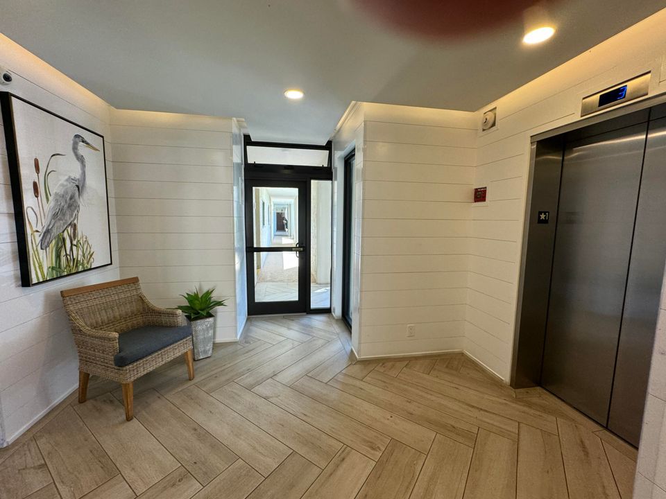 合同活跃: $5,000 (2 贝兹, 2 浴室, 1272 平方英尺)