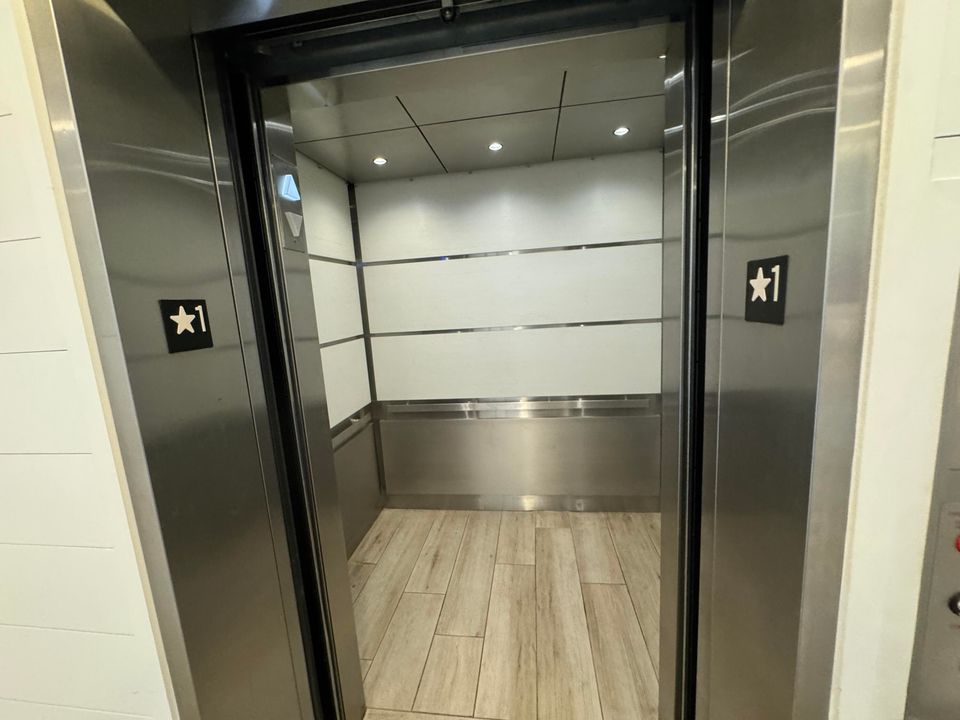 合同活跃: $5,000 (2 贝兹, 2 浴室, 1272 平方英尺)