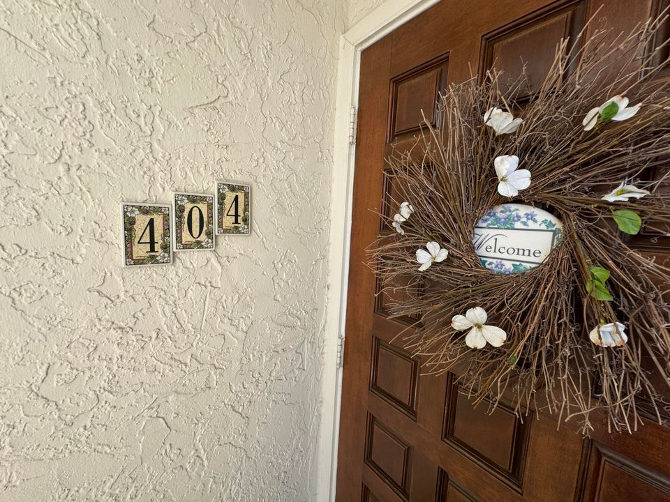 合同活跃: $5,000 (2 贝兹, 2 浴室, 1272 平方英尺)