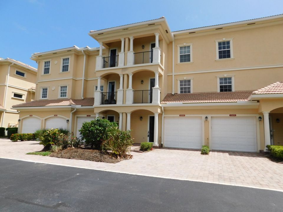 最近售出: $444,900 (3 贝兹, 3 浴室, 1950 平方英尺)