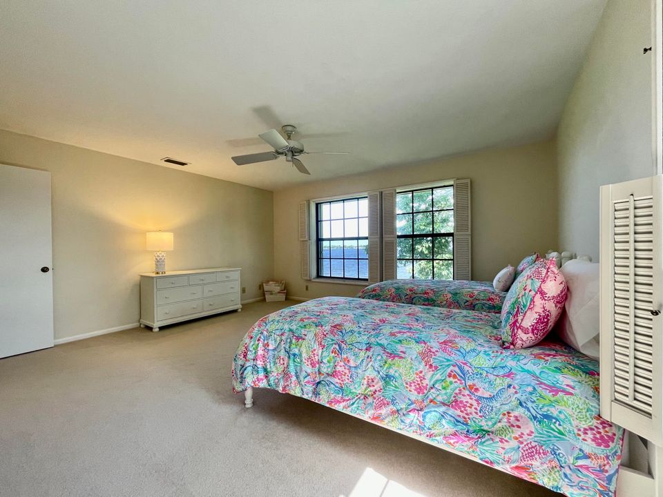 En Venta: $1,349,000 (4 camas, 3 baños, 2463 Pies cuadrados)