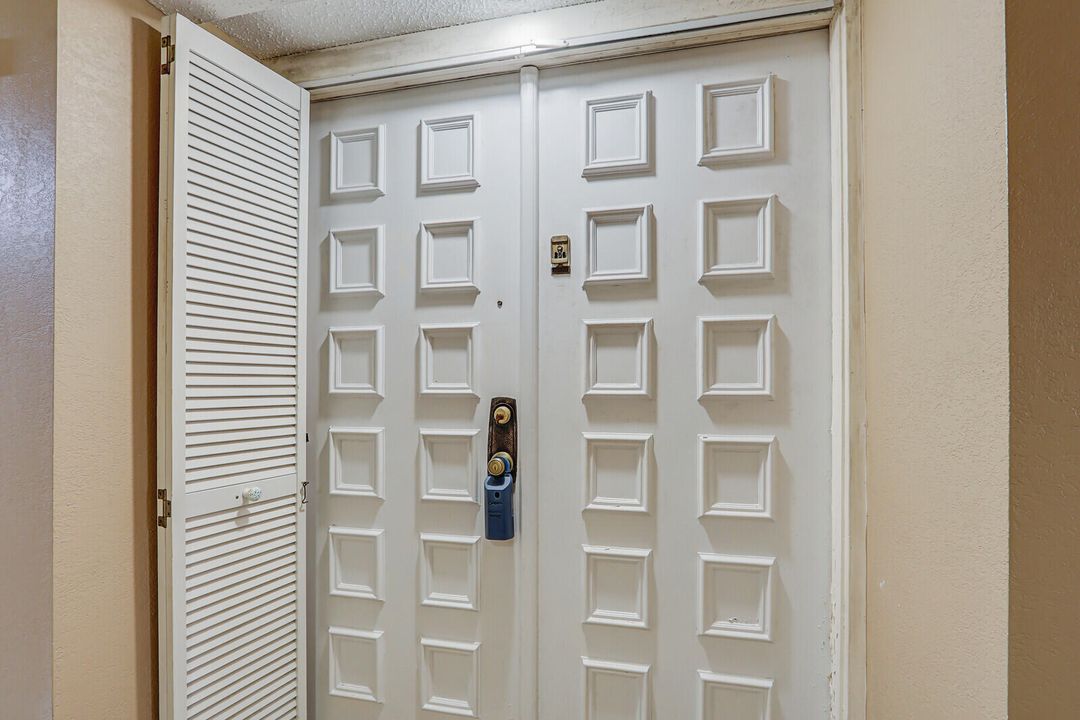 For Sale: $140,000 (2 beds, 2 baths, 1044 Square Feet)