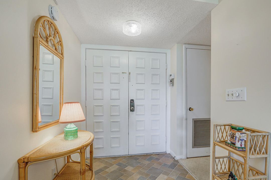 For Sale: $140,000 (2 beds, 2 baths, 1044 Square Feet)