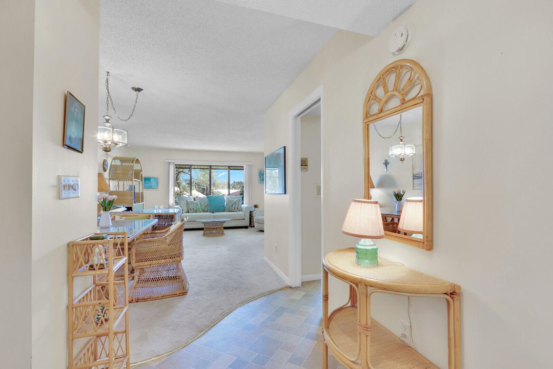 For Sale: $140,000 (2 beds, 2 baths, 1044 Square Feet)