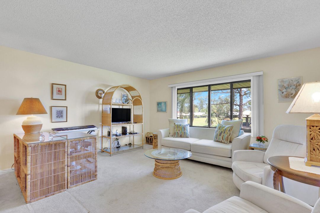 For Sale: $140,000 (2 beds, 2 baths, 1044 Square Feet)