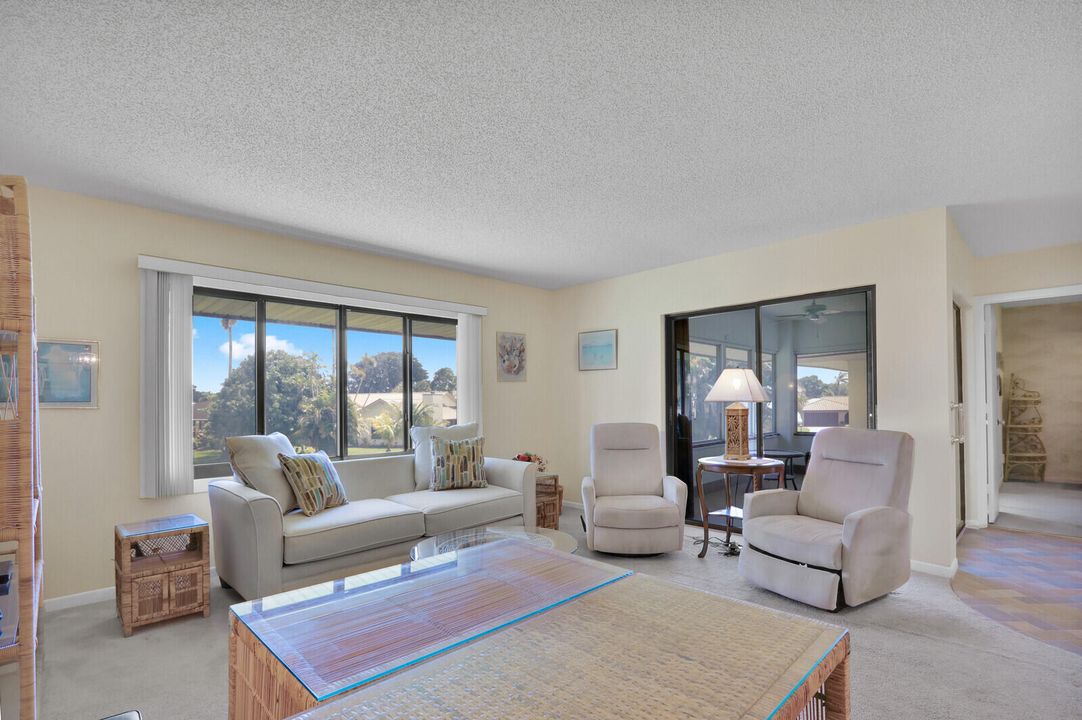 For Sale: $140,000 (2 beds, 2 baths, 1044 Square Feet)