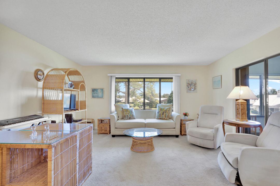 For Sale: $140,000 (2 beds, 2 baths, 1044 Square Feet)