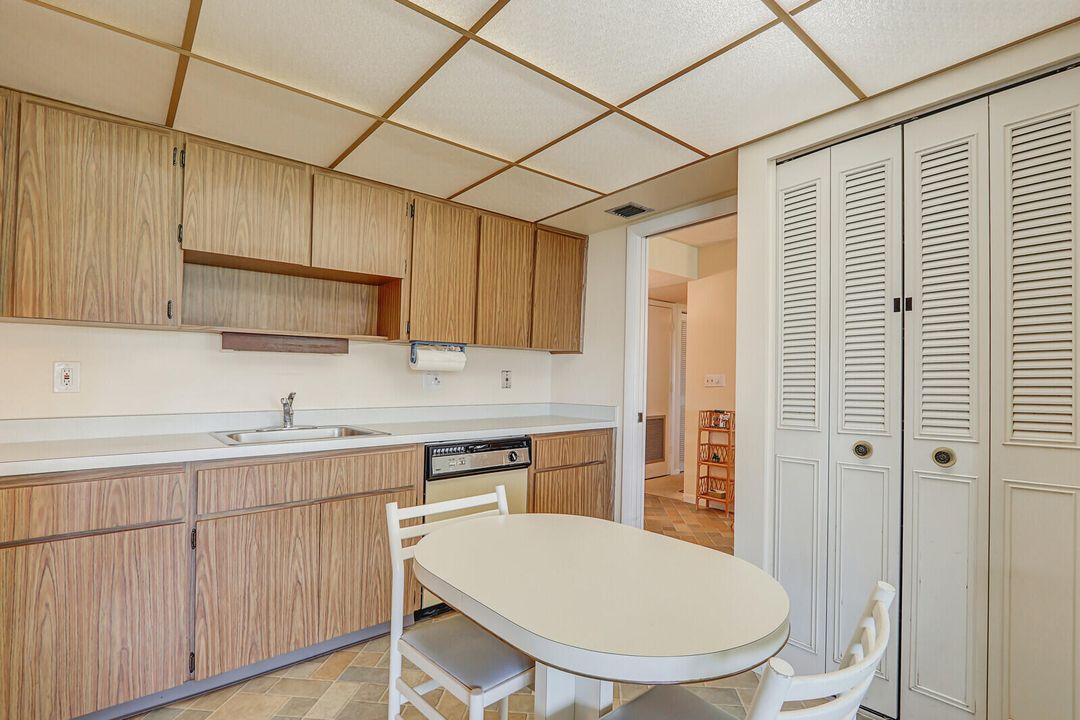 For Sale: $140,000 (2 beds, 2 baths, 1044 Square Feet)