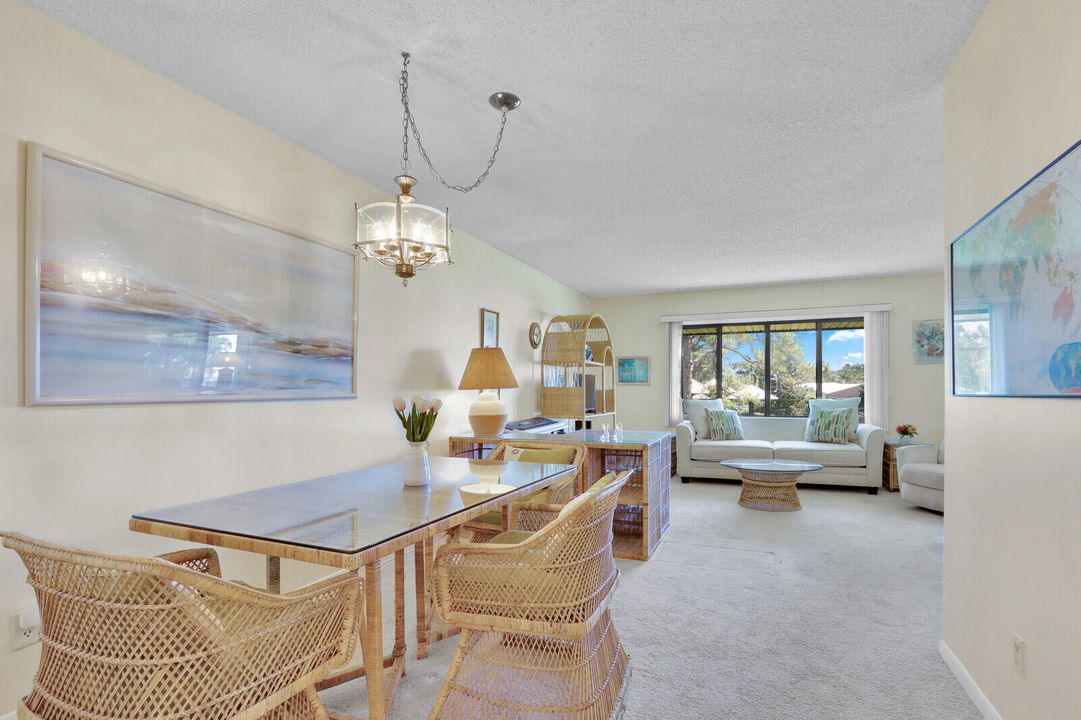 For Sale: $140,000 (2 beds, 2 baths, 1044 Square Feet)