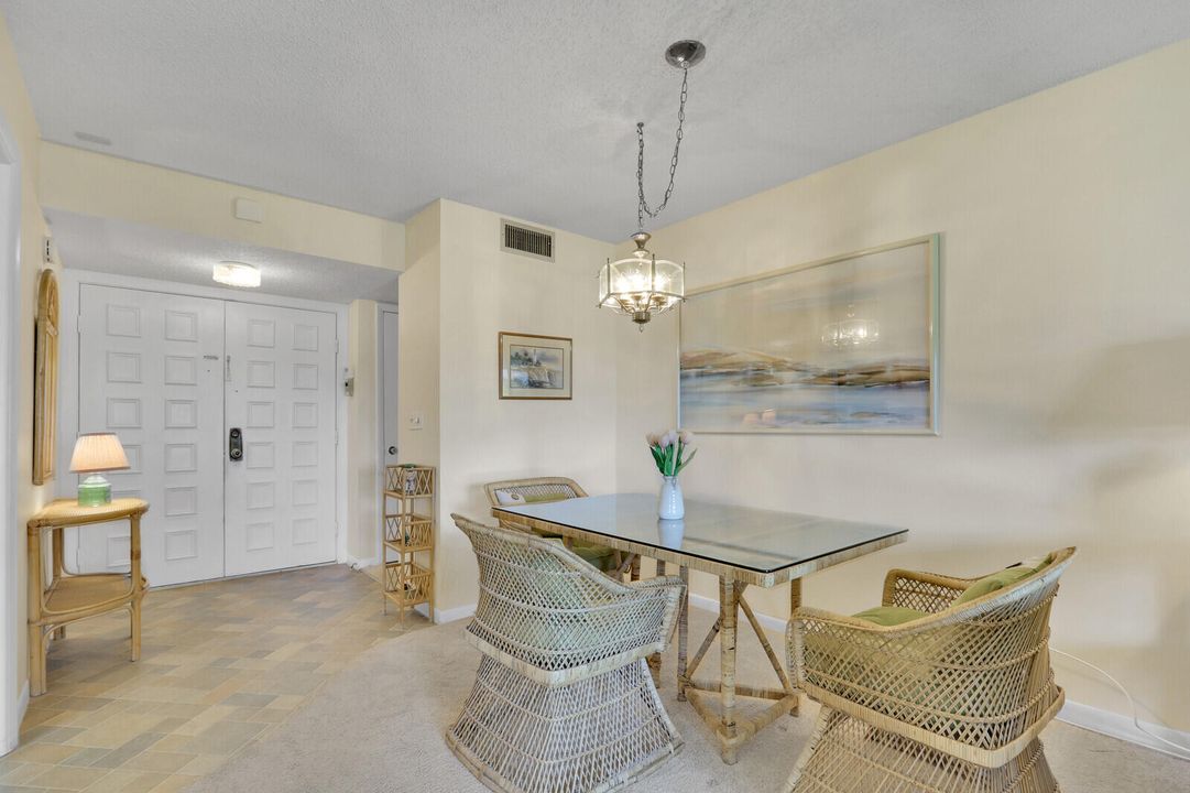 For Sale: $140,000 (2 beds, 2 baths, 1044 Square Feet)