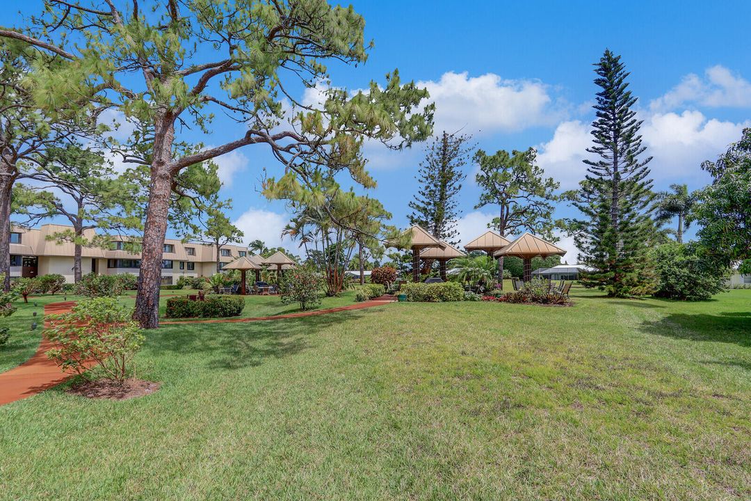 For Sale: $140,000 (2 beds, 2 baths, 1044 Square Feet)