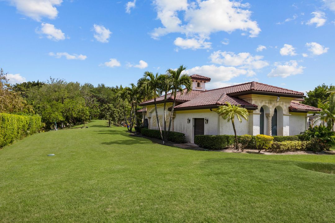 For Sale: $5,400,000 (5 beds, 6 baths, 6901 Square Feet)