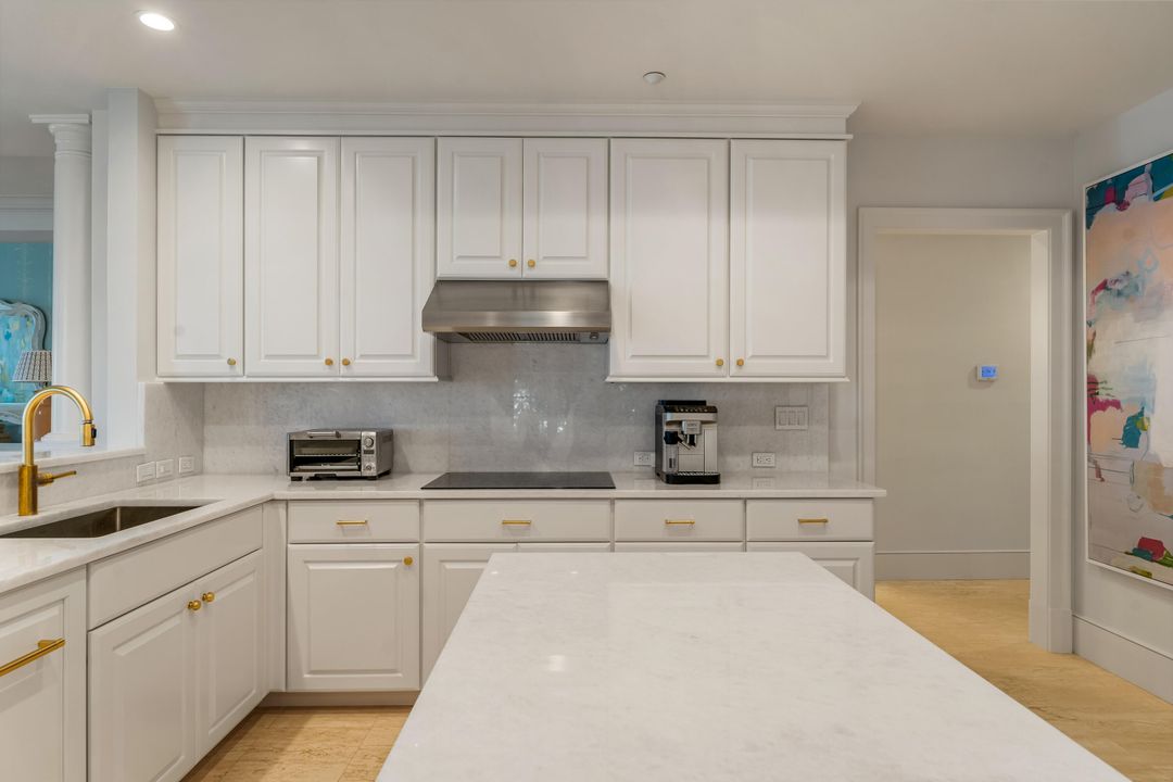 Active With Contract: $3,300,000 (3 beds, 2 baths, 3309 Square Feet)