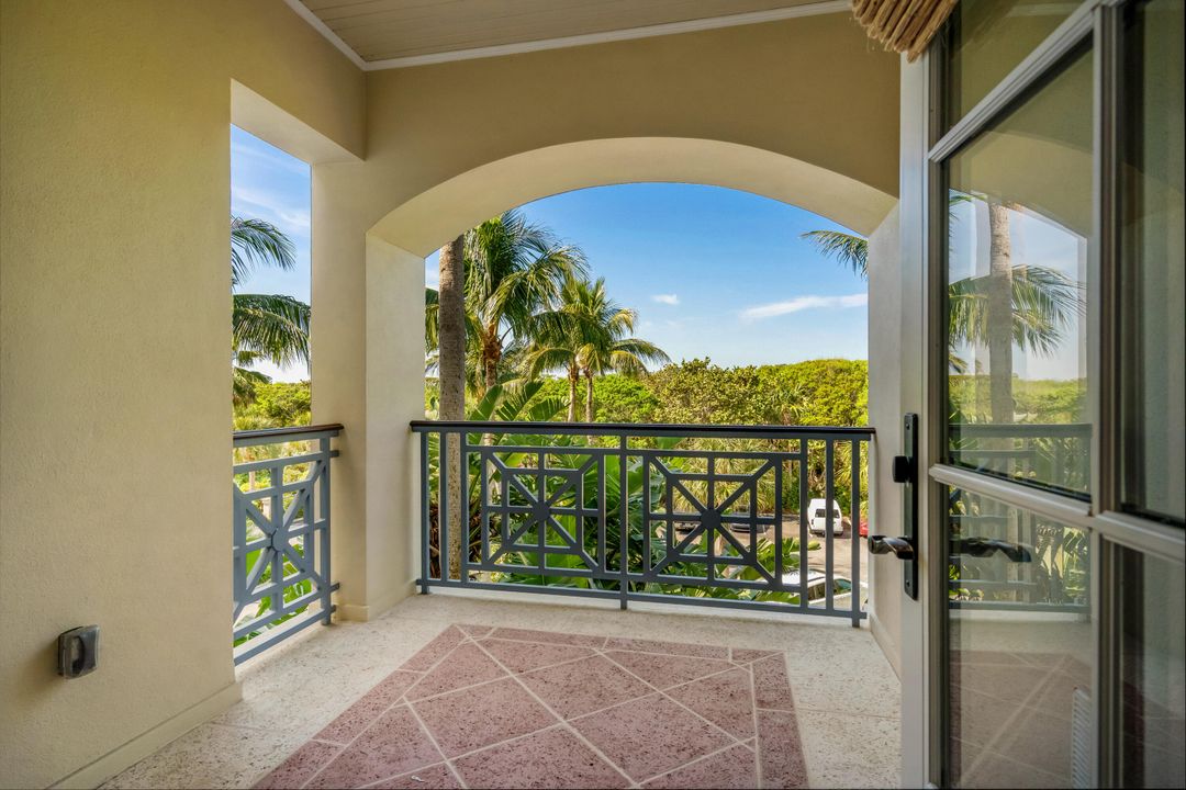 Active With Contract: $3,300,000 (3 beds, 2 baths, 3309 Square Feet)