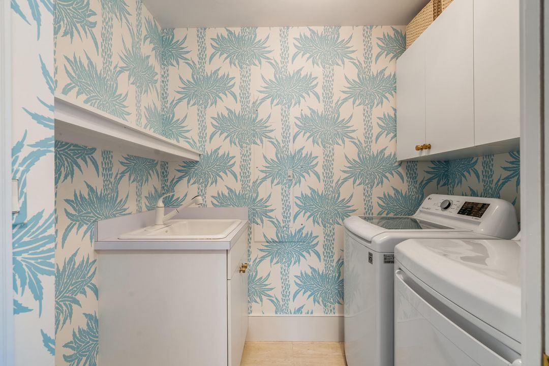 Active With Contract: $3,300,000 (3 beds, 2 baths, 3309 Square Feet)