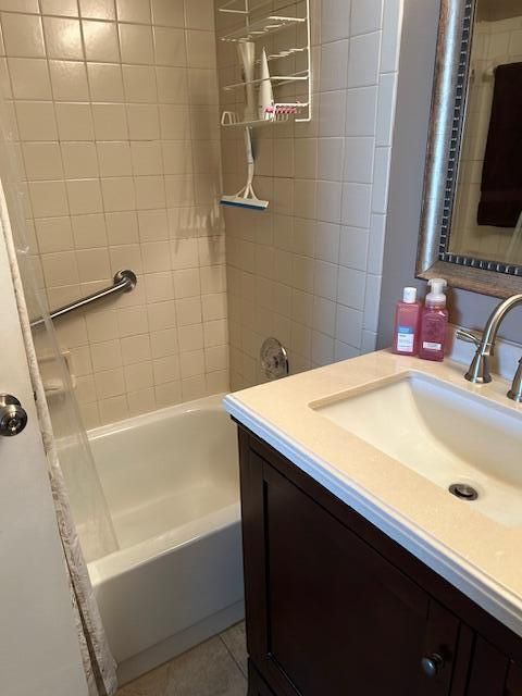 Activo con contrato: $120,000 (2 camas, 2 baños, 964 Pies cuadrados)