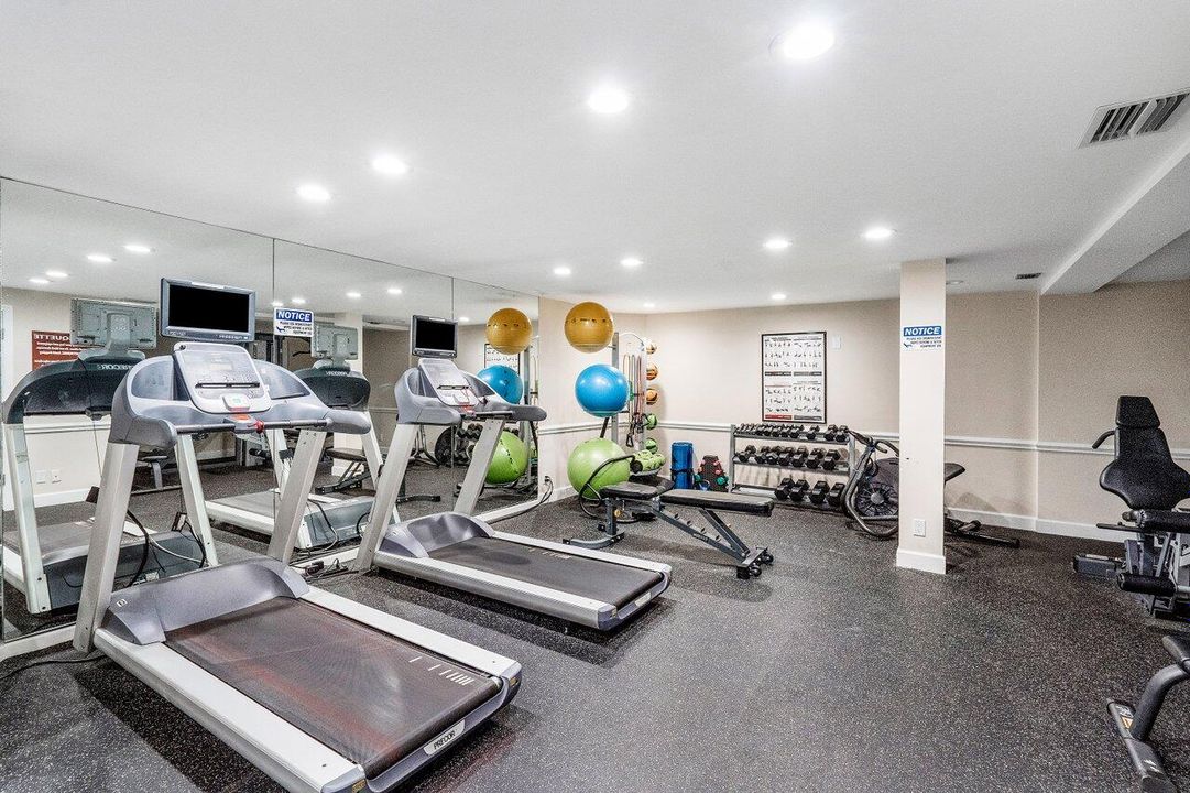 出租: $15,000 (3 贝兹, 2 浴室, 2072 平方英尺)