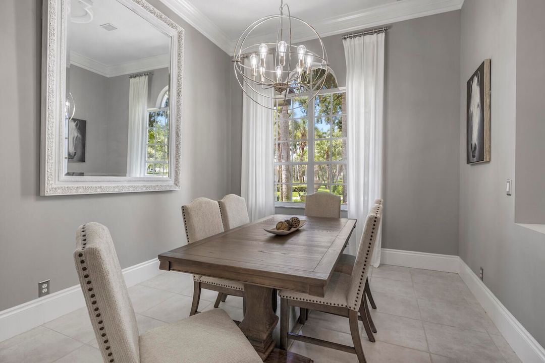 合同活跃: $16,000 (4 贝兹, 4 浴室, 3280 平方英尺)