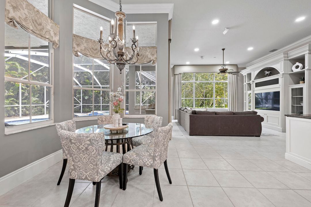 合同活跃: $16,000 (4 贝兹, 4 浴室, 3280 平方英尺)