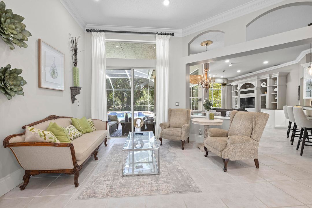 合同活跃: $16,000 (4 贝兹, 4 浴室, 3280 平方英尺)