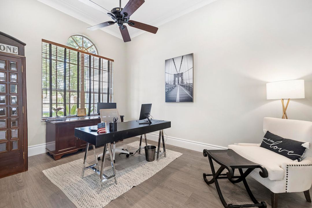 合同活跃: $16,000 (4 贝兹, 4 浴室, 3280 平方英尺)